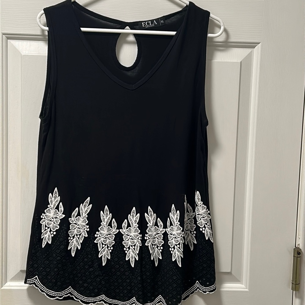 ECLA Women’s V Neck Top Size XL